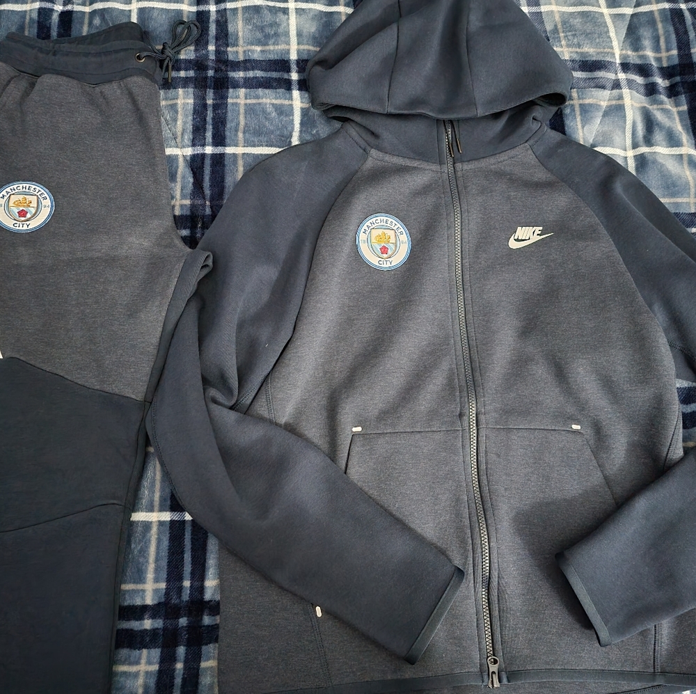 NIKE TECH FLEECE MANCHESTER CITY SET